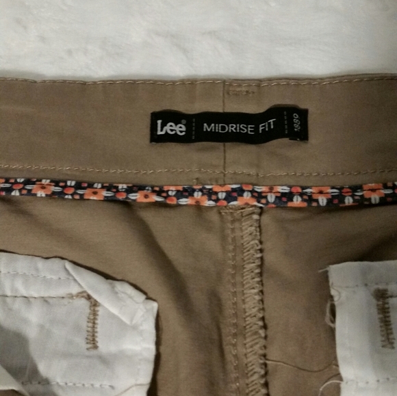 Lee short  Size 16M Straight Fit,Midrise fit light - Picture 7 of 8